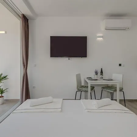 شقة New Sunny With Balcony, Center *