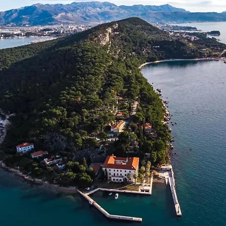 New Sunny With Balcony, Center