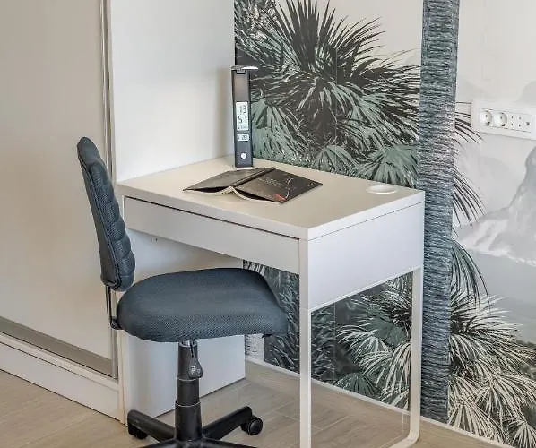 Lägenhet New Sunny With Balcony, Center