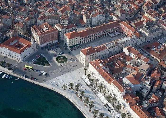 New Sunny With Balcony, Center Split