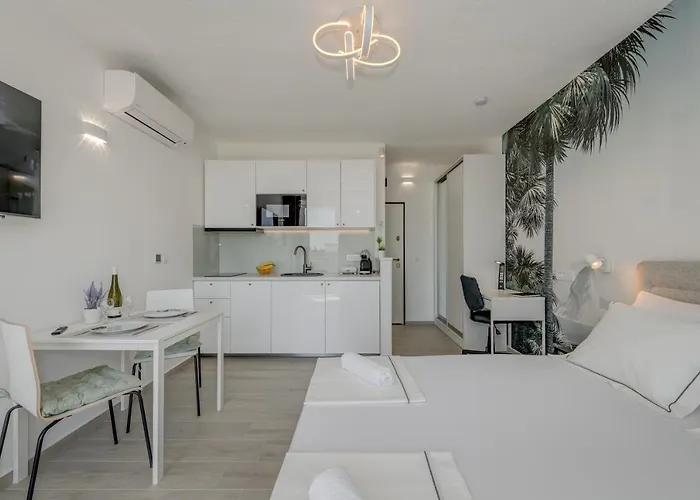 New Sunny With Balcony, Center *