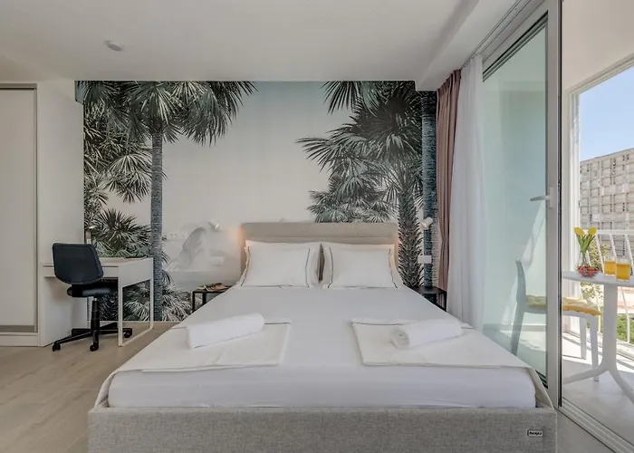 New Sunny With Balcony, Center Split