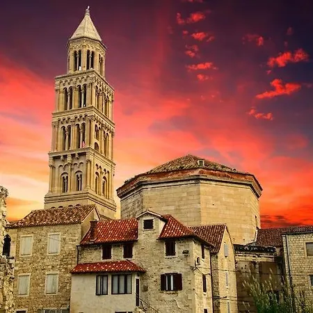 Apartment New Sunny With Balcony, Center Split