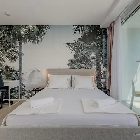 New Sunny With Balcony, Center Split