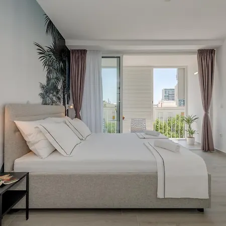 New Sunny With Balcony, Center Split