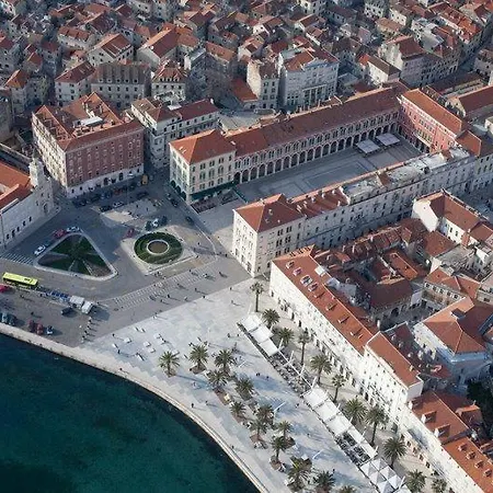 New Sunny With Balcony, Center Сплит